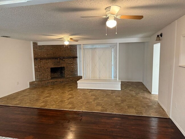 Building Photo - 5104 Londonderry Blvd