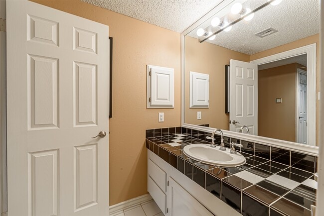 Building Photo - 14655 Champion Forest Dr Dr