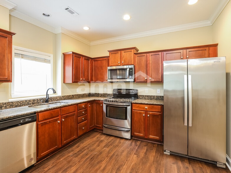 Building Photo - 41 Wintergreen Dr