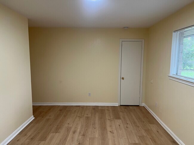 Building Photo - 3314 Kentwood Dr