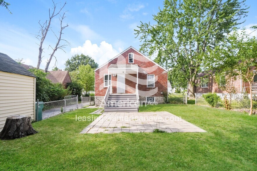 Building Photo - 1017 Lakeview Ave