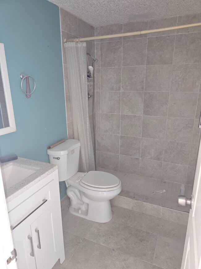 Building Photo - "2-Bedroom Villa in New Port Richey"