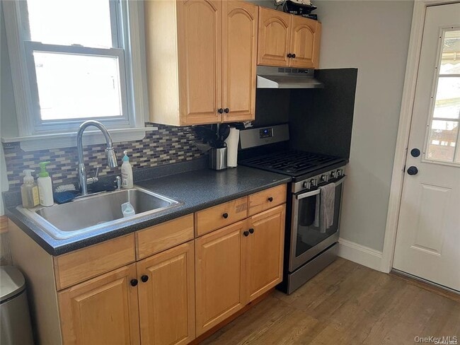 Building Photo - 1261 Waverly St