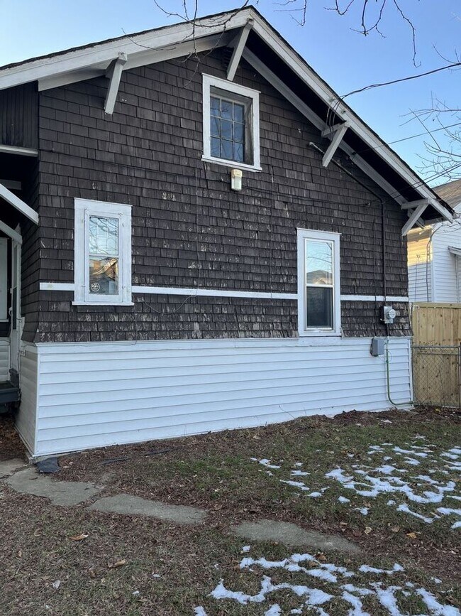 Building Photo - 2640 N 53rd Street - 2 Bedroom House