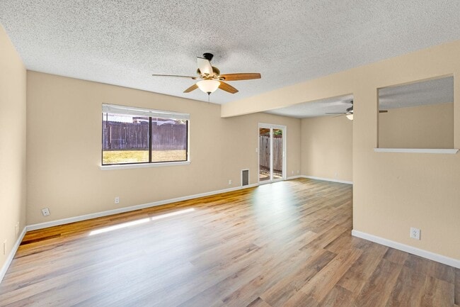 Building Photo - Charming Single-Story 3 Bed Home Two Car Garage & Spacious Yard!