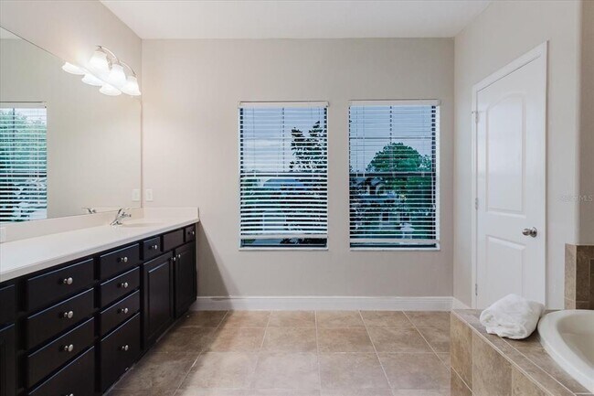 Building Photo - 1389 Heritage Landings Dr