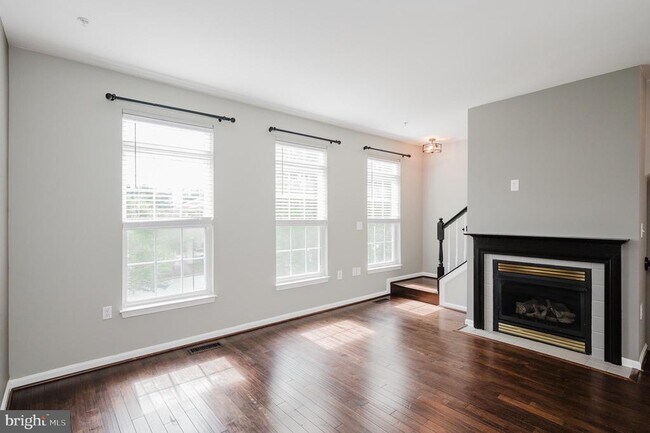 Building Photo - 557 Rhapsody Ct