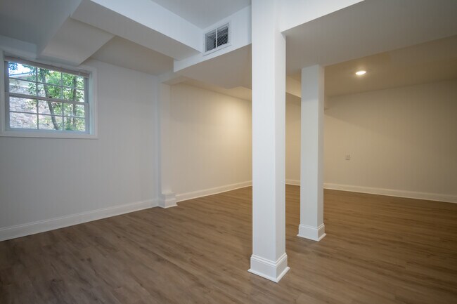 Building Photo - 1051 Crooked Creek Rd