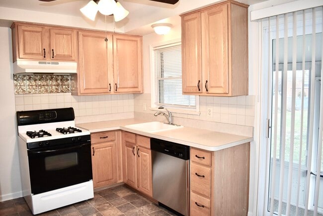 Building Photo - 9924 Woodring St