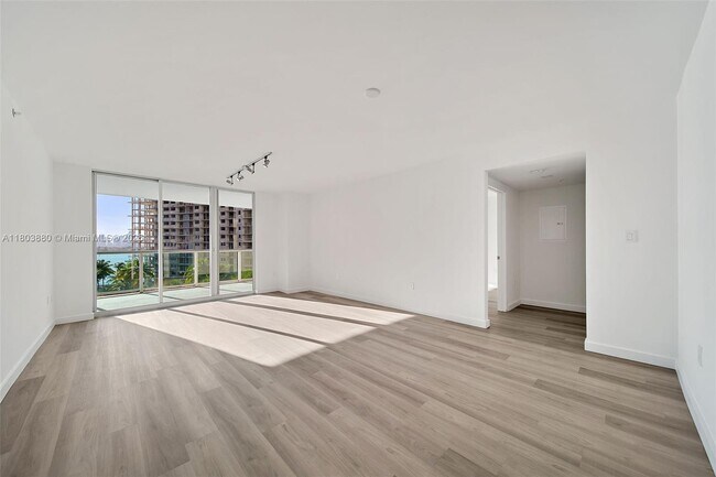Building Photo - 1500 Bay Rd