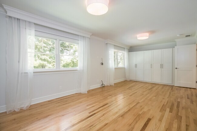 Building Photo - 395 Taconic Rd