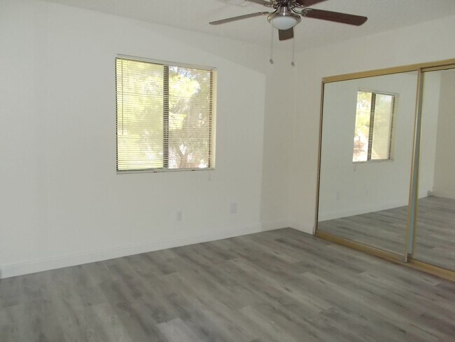 Building Photo - Charming 2-Bed, 2-Bath Condo with Balcony and Pool Access in Las Vegas