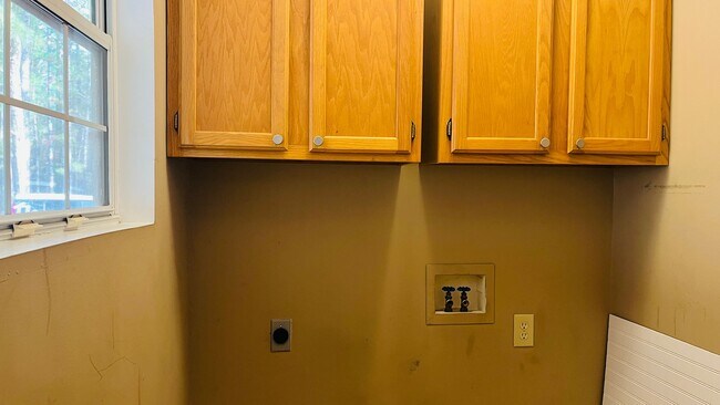 Building Photo - Charming Cottage Style 4 bedroom, 2 bathroom home in Lagrange! Must See!