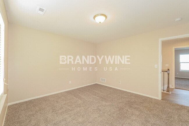 Building Photo - Apply Now! 4BED 3BATH