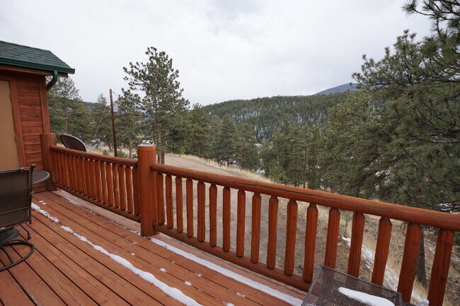 Building Photo - Lovely Townhome in Bailey!
