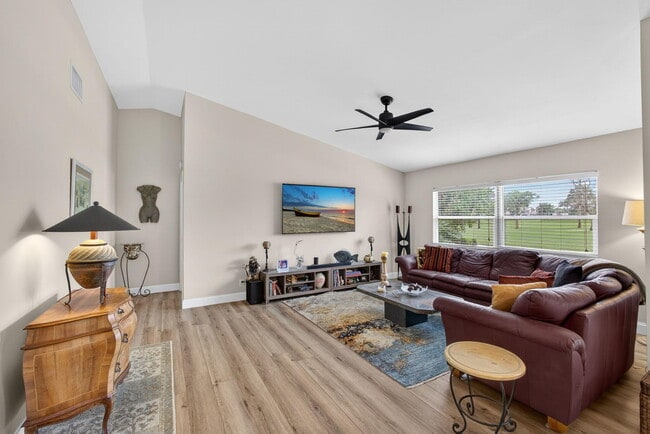 Building Photo - 18221 SE Fairview Cir