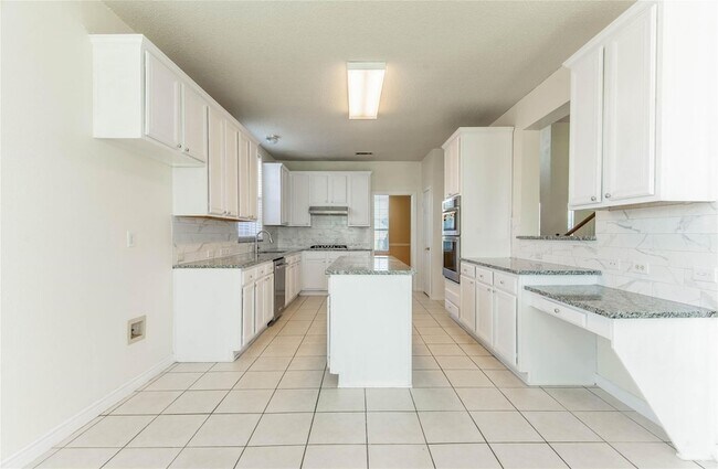 Building Photo - 4136 Los Altos Dr