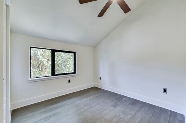 Building Photo - 2900 Gonzales St