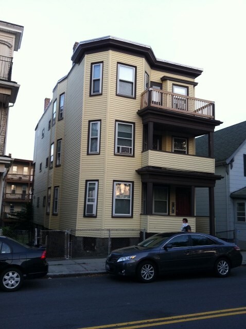 Building Photo - 901 Saratoga St