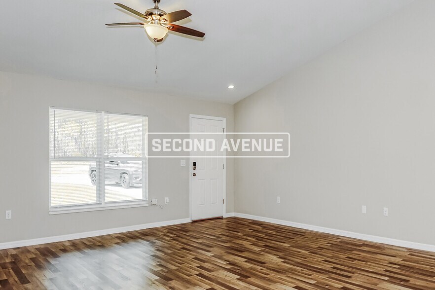 Building Photo - 825 Marion Oaks Manor