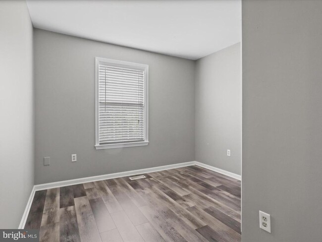 Building Photo - 303 Mayfair Pl
