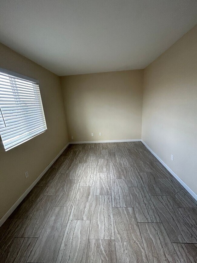 Building Photo - Peoria 2 bed/2 bath house