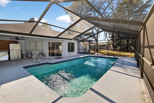 Building Photo - 15047 Woodbury Rd