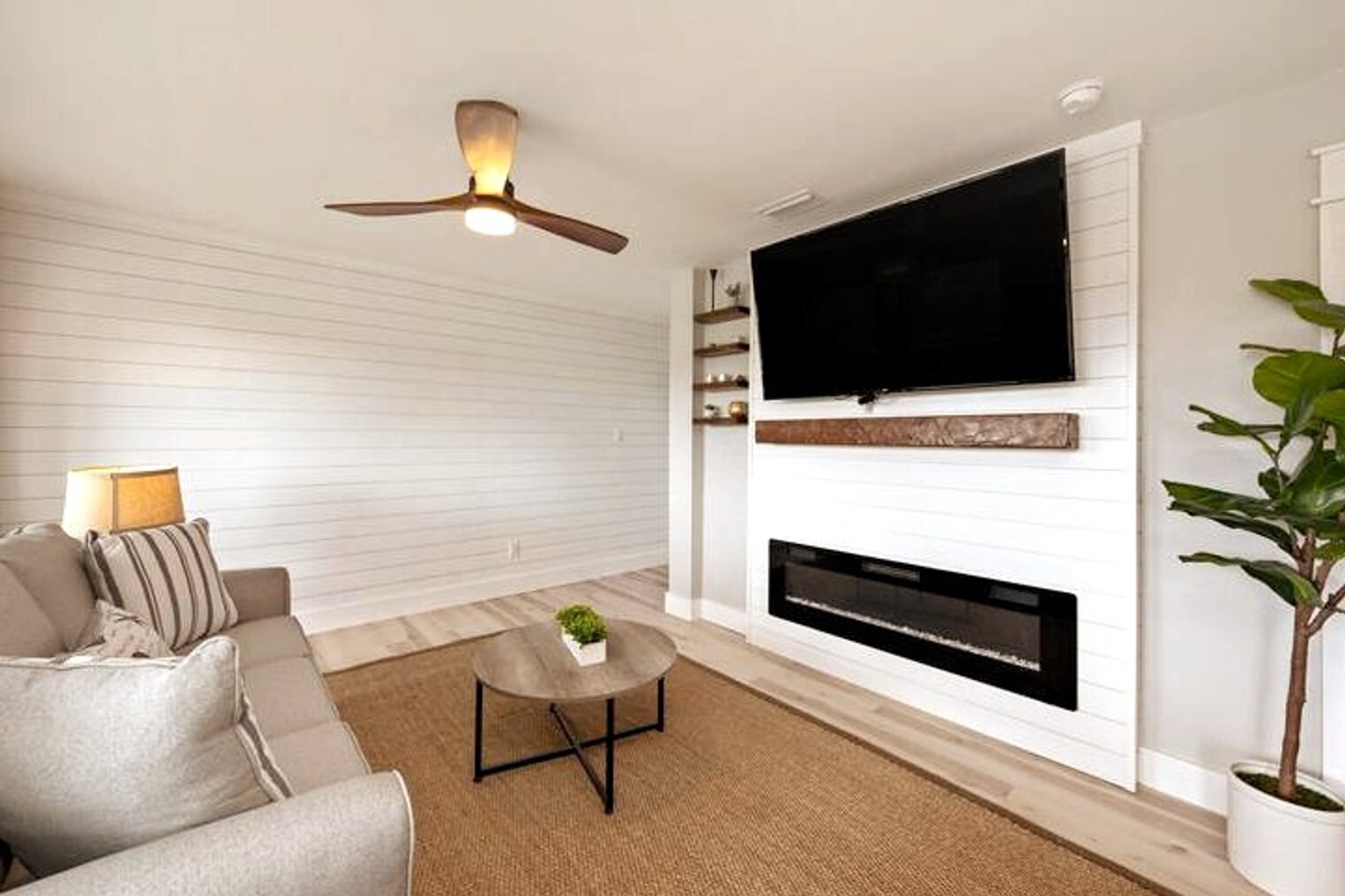 Building Photo - 4000 Gulf Terrace Dr