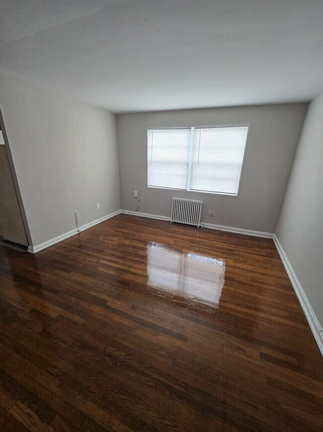Interior Photo - 214 KENILWORTH AVE NE