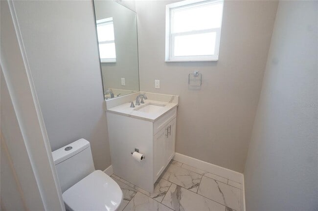 Building Photo - 4910 W McElroy Ave