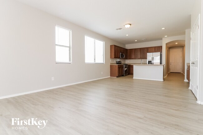 Building Photo - 17922 W Sunnyslope Ln