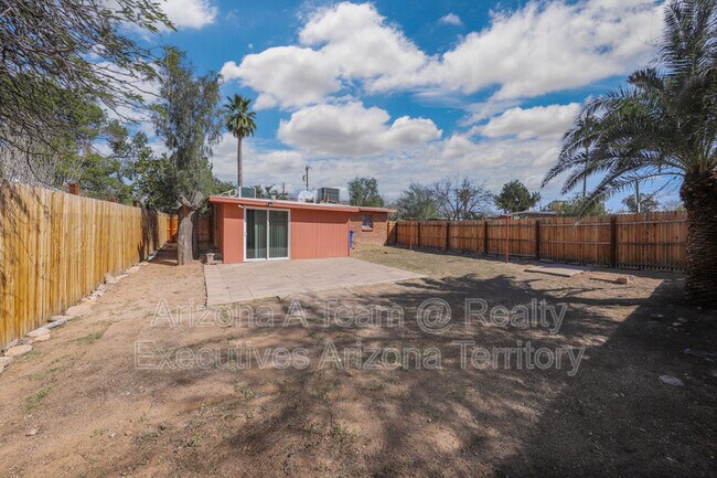 Building Photo - 3550 E Blacklidge Dr