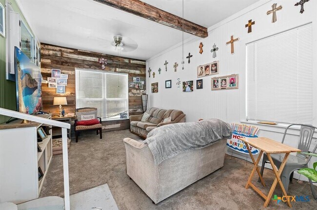 Building Photo - 906 Debus Dr