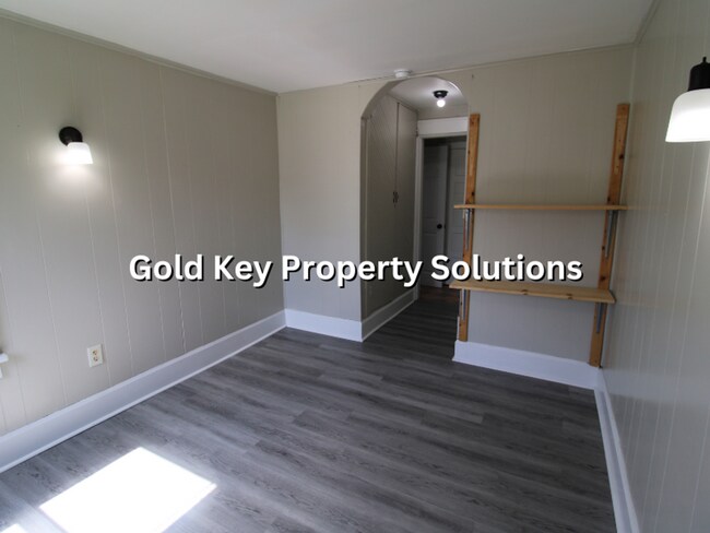 Building Photo - 907 W Main St