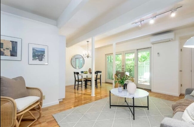 Building Photo - Beautiful 2 bed 1 bath end unit condo/town...
