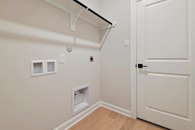 Building Photo - 1035 Rosewood Trl