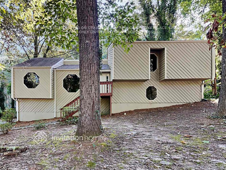 Primary Photo - 2057 Kinridge Ct