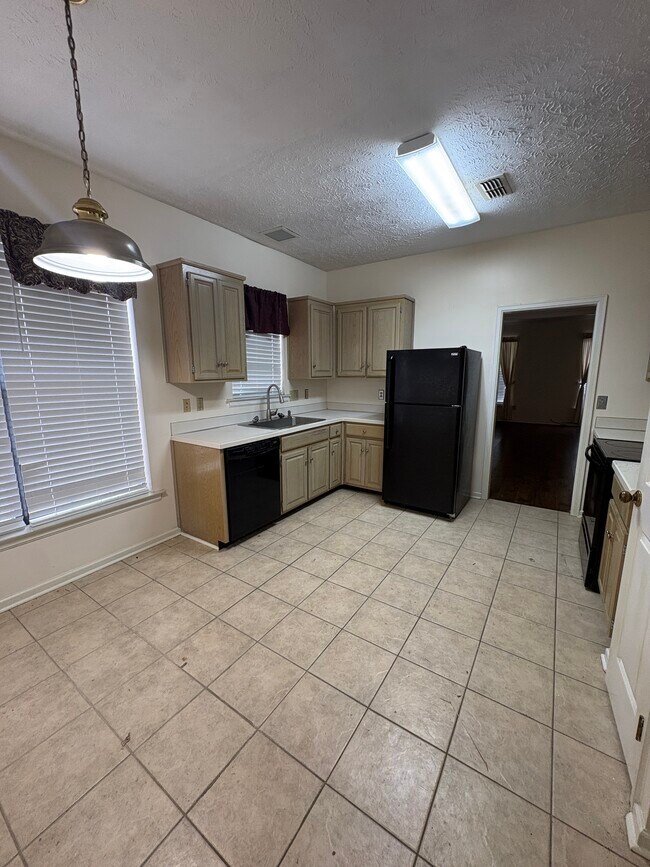 Building Photo - 2041 Station Ct