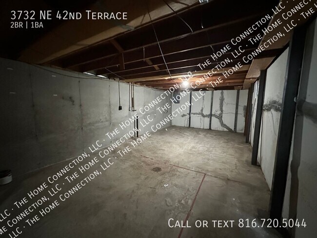 Building Photo - 3732 NE 42nd Terrace