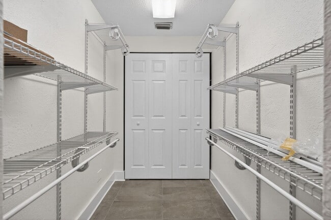 Building Photo - 624 Southwind Cir