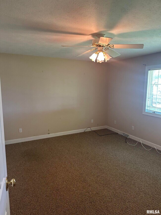 Building Photo - 2805 Cronin Dr