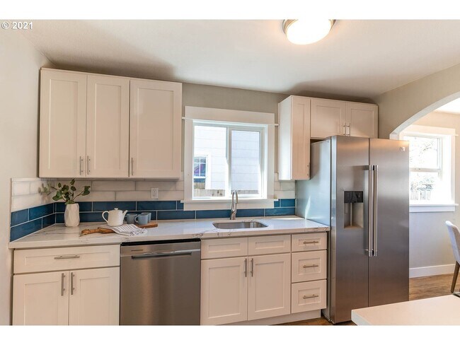 Building Photo - 8111 SE Taylor St