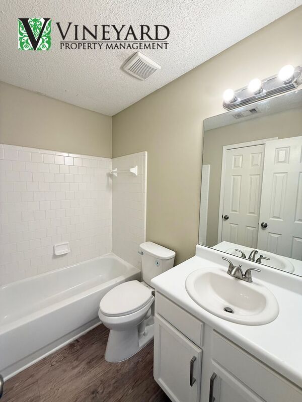 Building Photo - 1609 Heyford Cir NW