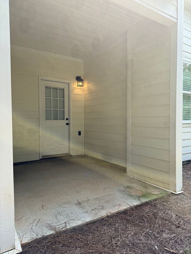Building Photo - 3855 Academy Dr