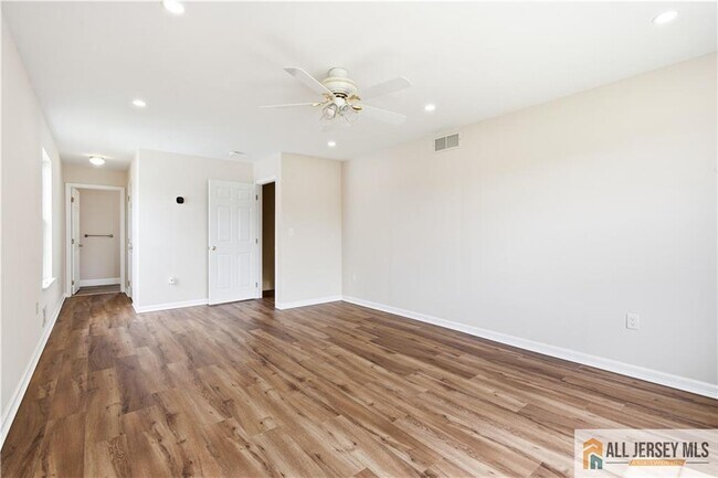 Building Photo - 55 Parsler Pl