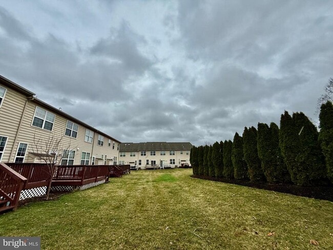 Building Photo - 122 Providence Ln