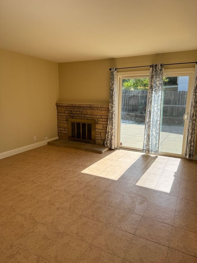 Building Photo - 430 Blue Ridge Dr