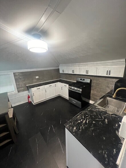 Building Photo - 1211 Madison St