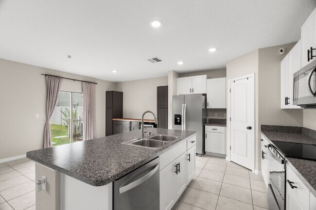 Building Photo - LIKE NEW Home For Rent in Sun City!