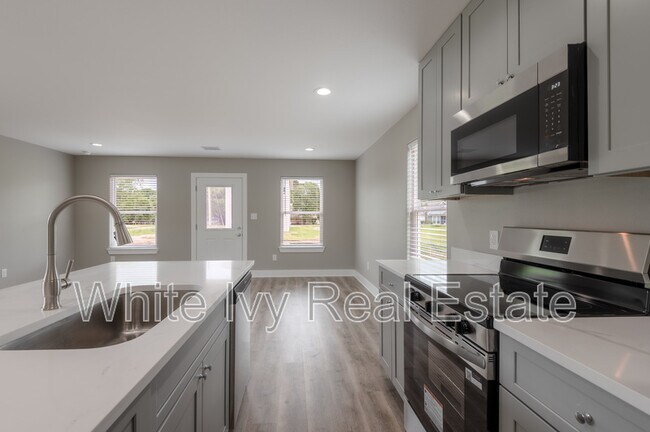 Building Photo - 250 N Shady Oaks Dr